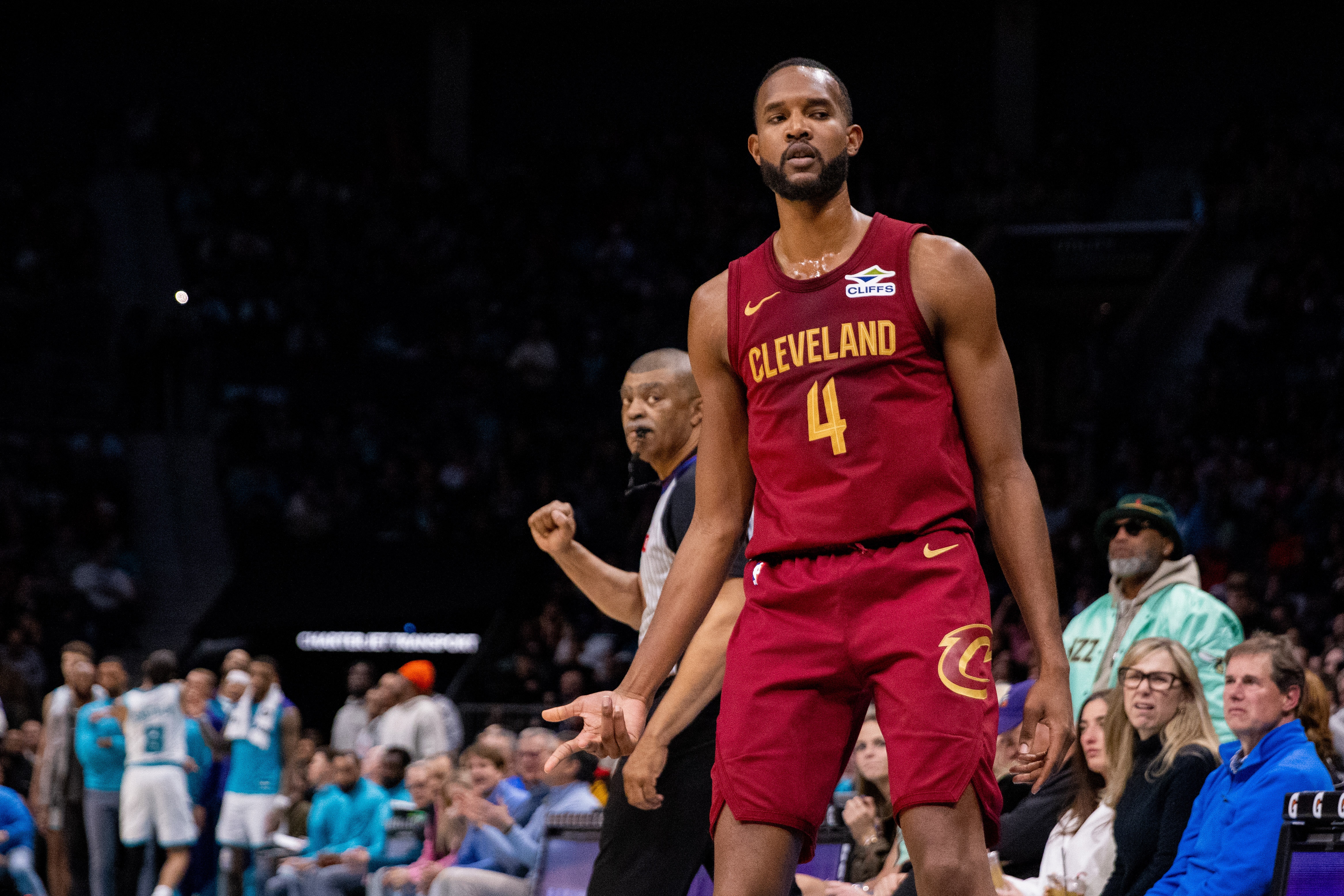 kaiyun-进攻端状态在线!小莫布里半场两分球11中8高效砍下19分5板2助