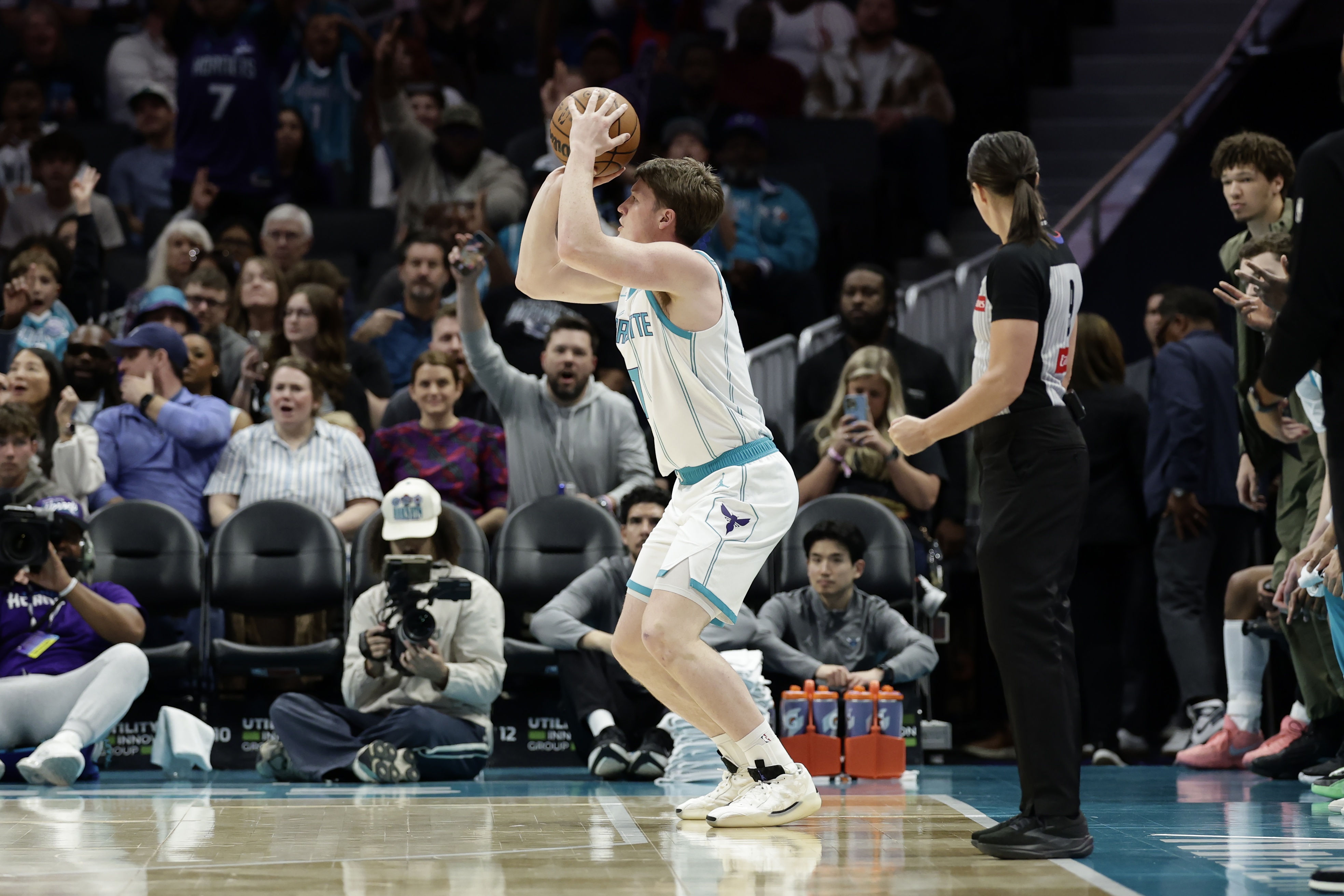 开云体育-最近几场略迷！克尼佩尔出战25分钟 12中4&amp;三分3中0拿8分7板